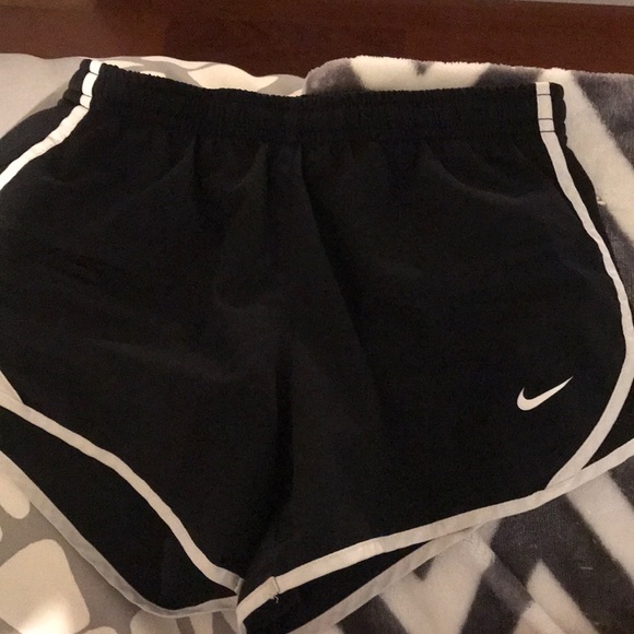 Black Nike shorts - Picture 1 of 3